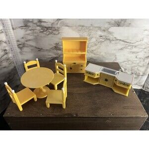 Calico Critters Sylvanian Families Kozy Kitchen Hutch Table Chairs Sink